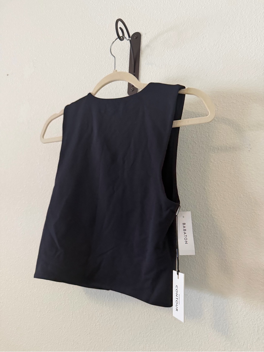 NWT Aritzia Babaton Contour Muscle Tank in Black - Picture 10 of 10